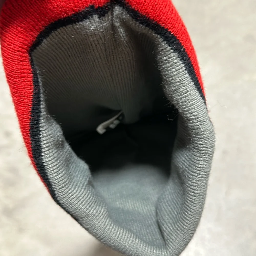 DISNEY MICKEY MOUSE KIDS KNIT BEANIE / Black,Red, & Gray‎ colors / Box 6-66